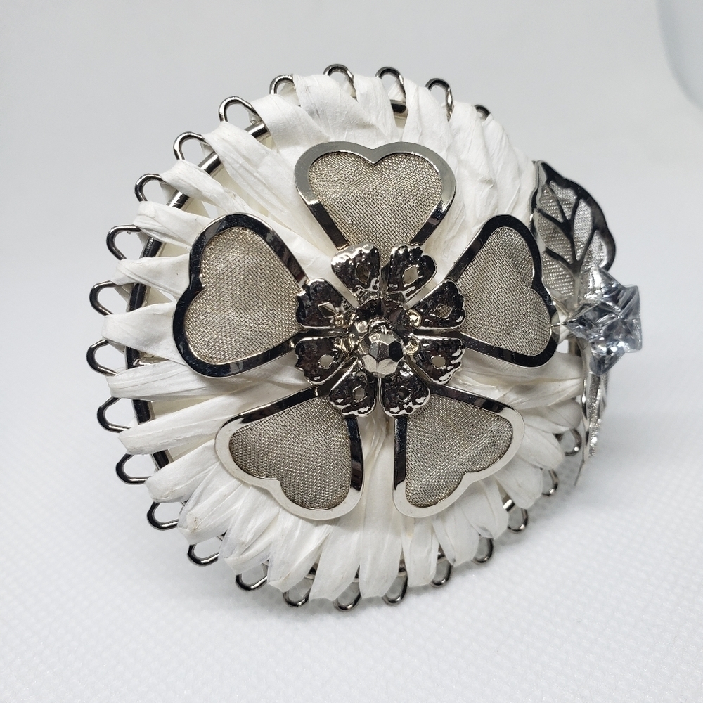 Set of 4 floral embellished white napkin ring holders